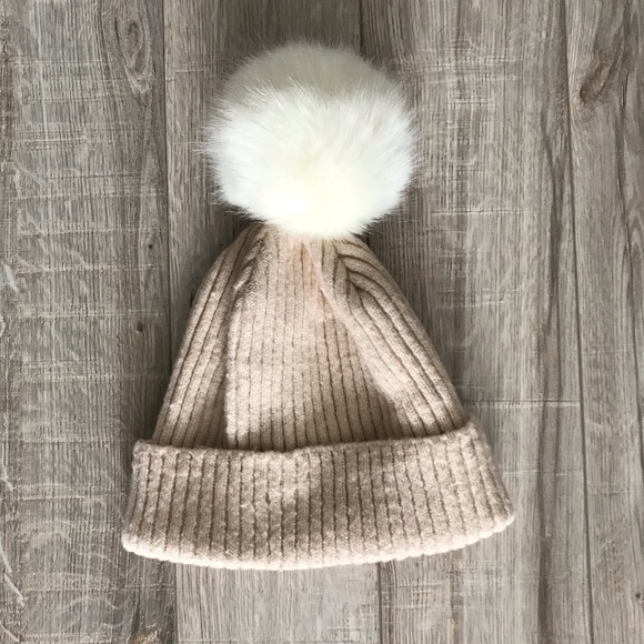 Faux Fur Pom Pom Tuque - Picture 1 of 3